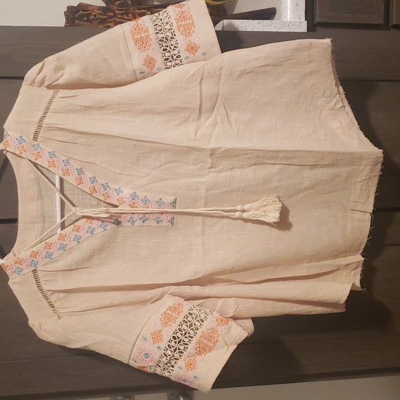 🔥🎉HP🎉 New boutique Cotton half sleeve embroidered top - Picture 11 of 16